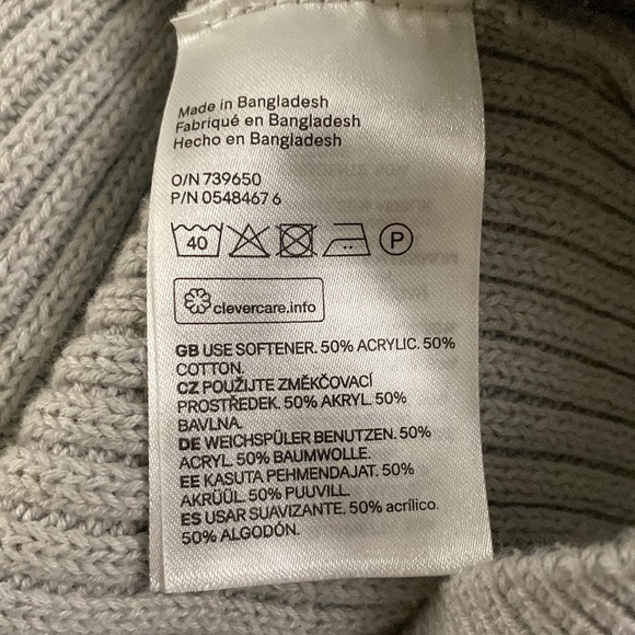 H&M Cold Shoulder Mock Neck Ribbed Sweater - Picture 4 of 4